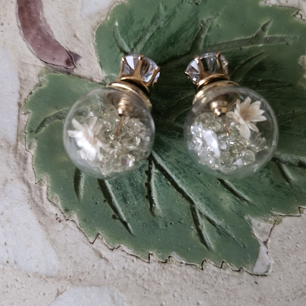 Floral Stud Earrings💮Purchased From NYC Street Fair NWOT♡
